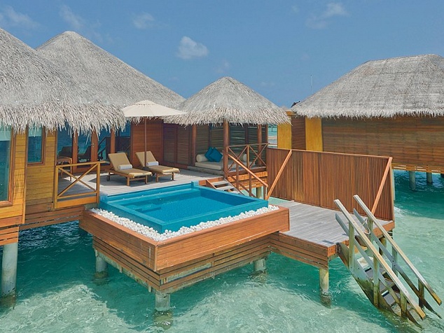 LAGOON BUNGALOW WITH POOL