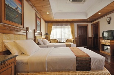 PRESIDENTIAL SUITE (OVER WATER) 